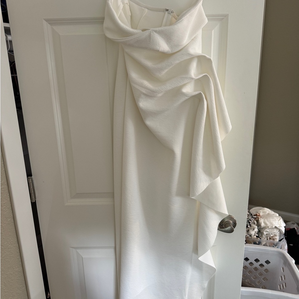 Elegant White Strapless Dress